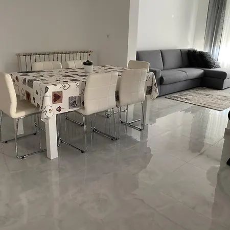 Apartment 3 *