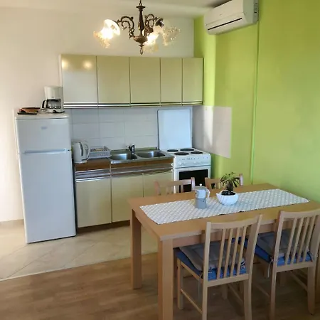 3 Apartment *